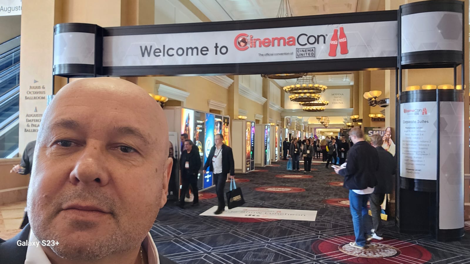 Maxillusion Brilha Mais Uma Vez na CinemaCon 2025 em Las Vegas