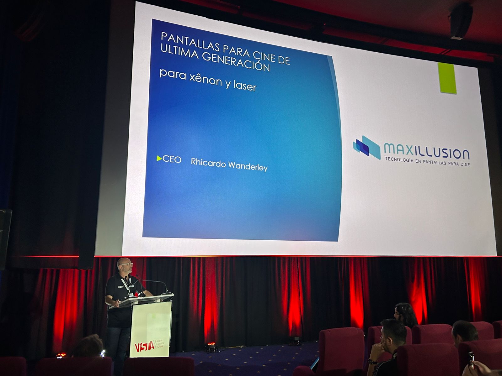 Maxillusion Redefine o Futuro da Projeção no Ultracine Vista Latam 2025 em Buenos Aires